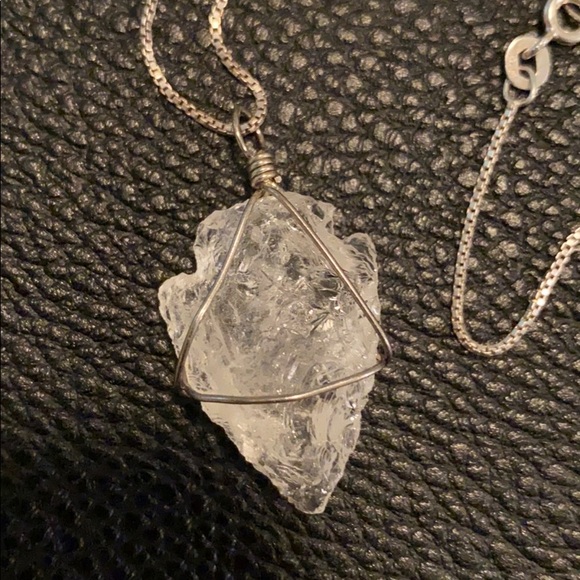 NWOT Beautiful Crystal With Silver Chain - Picture 3 of 6